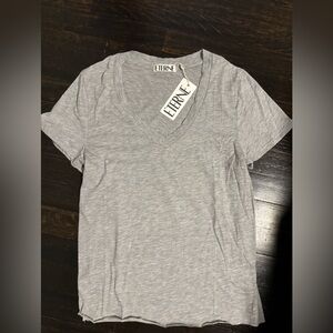 Eterne V neck T-shirt